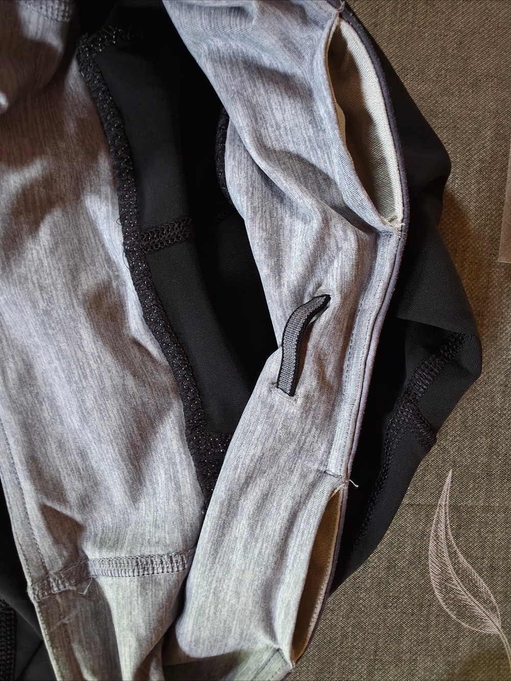 Lululemon Black Gray Capri Athletic Leggings Size 6 #YLEG14 - Picture 9 of 13